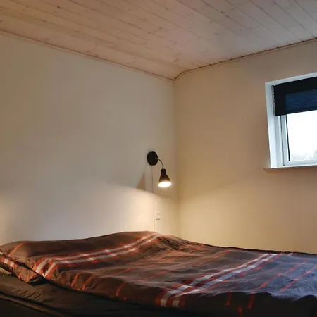 Four-bedroom Holiday In 펜션 *