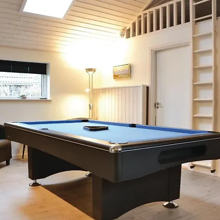 펜션 Four-bedroom Holiday In