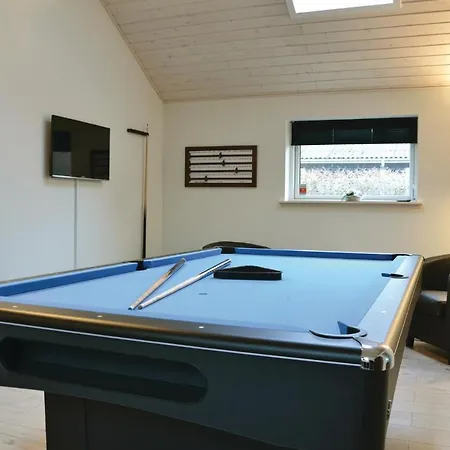 Four-bedroom Holiday In * Dronningmølle
