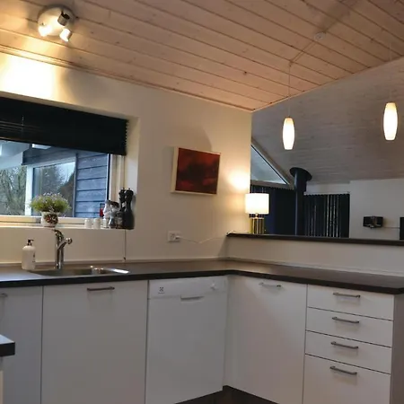 Four-bedroom Holiday In Dronningmølle