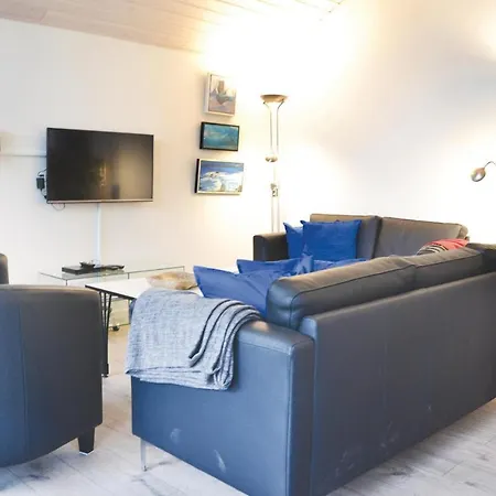 Four-bedroom Holiday In Dronningmølle